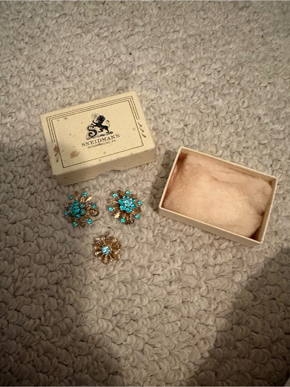 Vintage Scatter pins lot of 3 Gold-Tone Turquoise Crystal Floral Brooch Set
